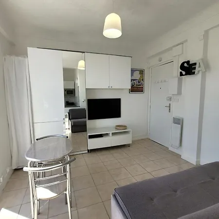 Daire Pleasant With View Sea Beaches Antibes
